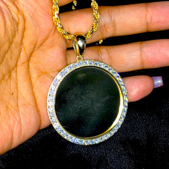VVS Large memory pendant w simulated stones. comes w/diamond cut rope chain SALE - Picture 1 of 7
